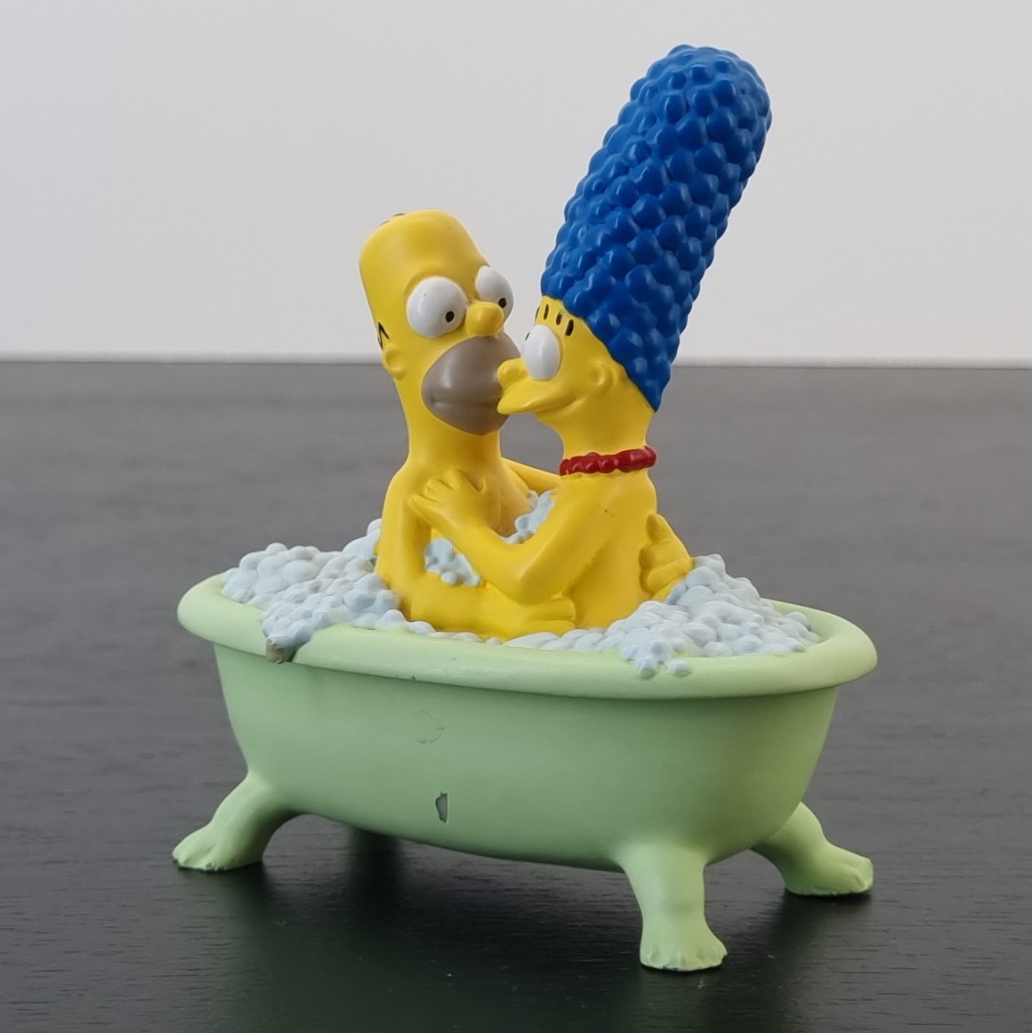 Homer and Marge SImpson take a bath together figurine _left back