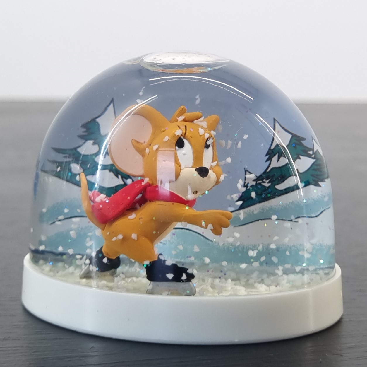 Jerry the mouse ice skating snowglobe _left front