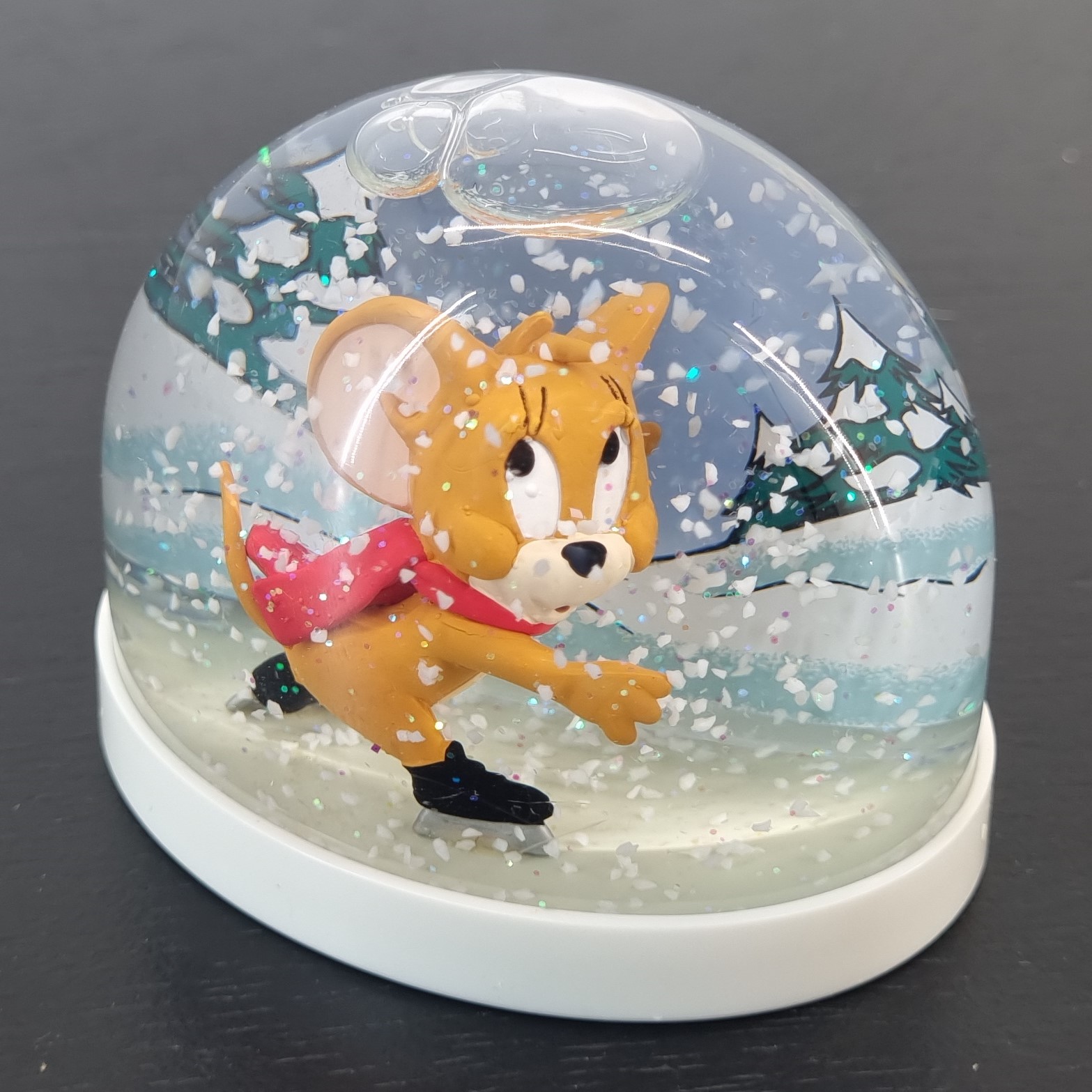 Jerry the Mouse snowglobe