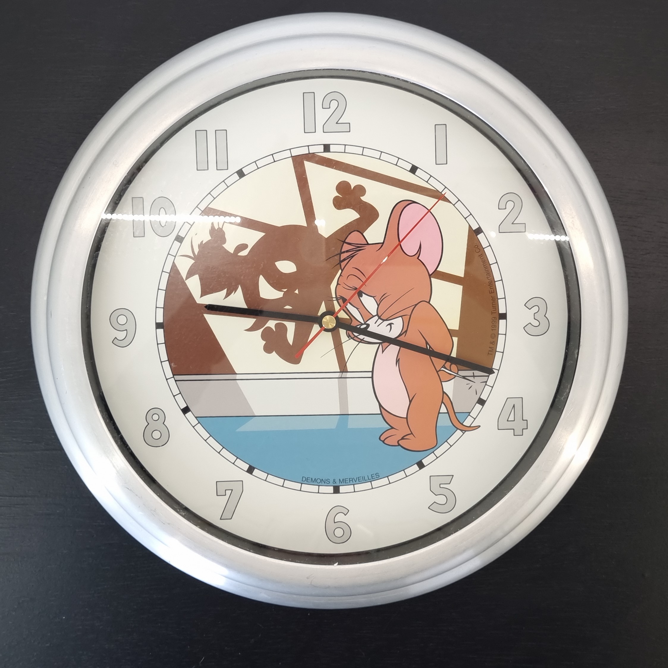 Tom Cat and Jerry Mouse clock