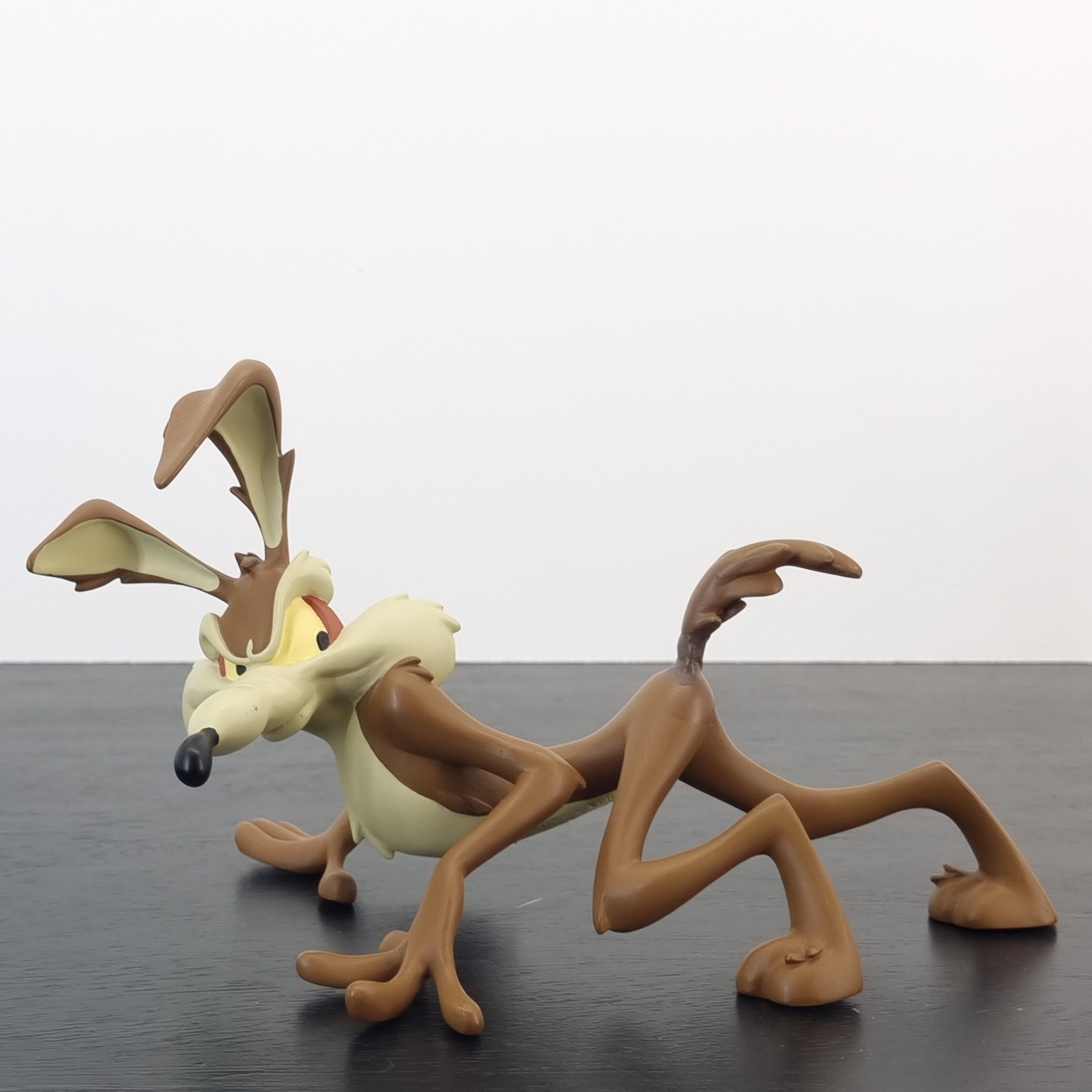 Wile E Coyote figurine _left