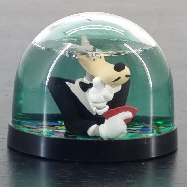 Wolf Tex Avery poker player snowglobe