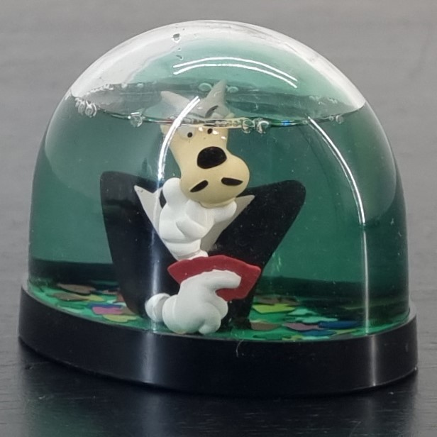 Wolf Tex Avery poker player snowglobe _left front