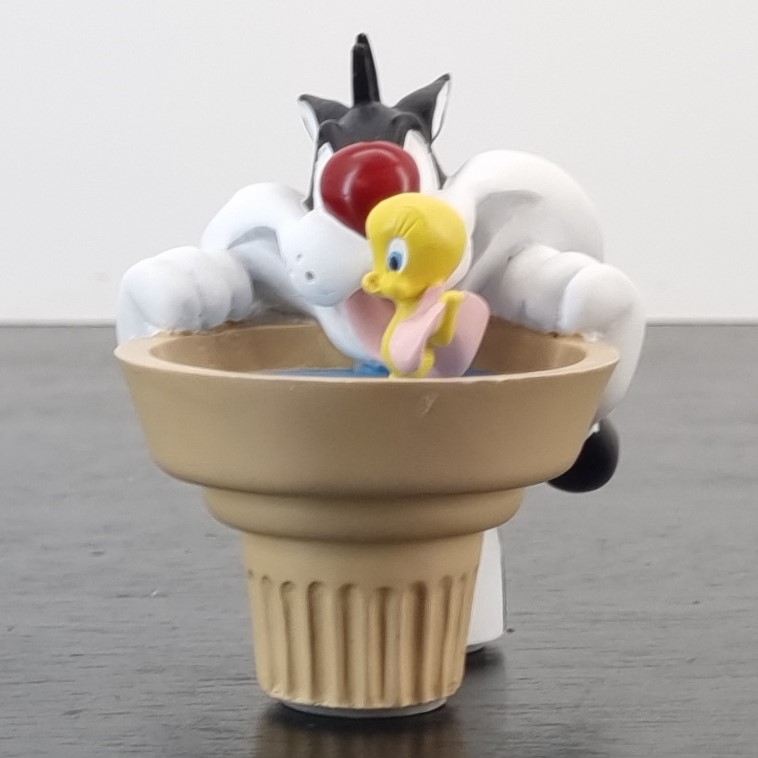 Tweety Bird and Sylvester the Cat Birdbath figurine _front