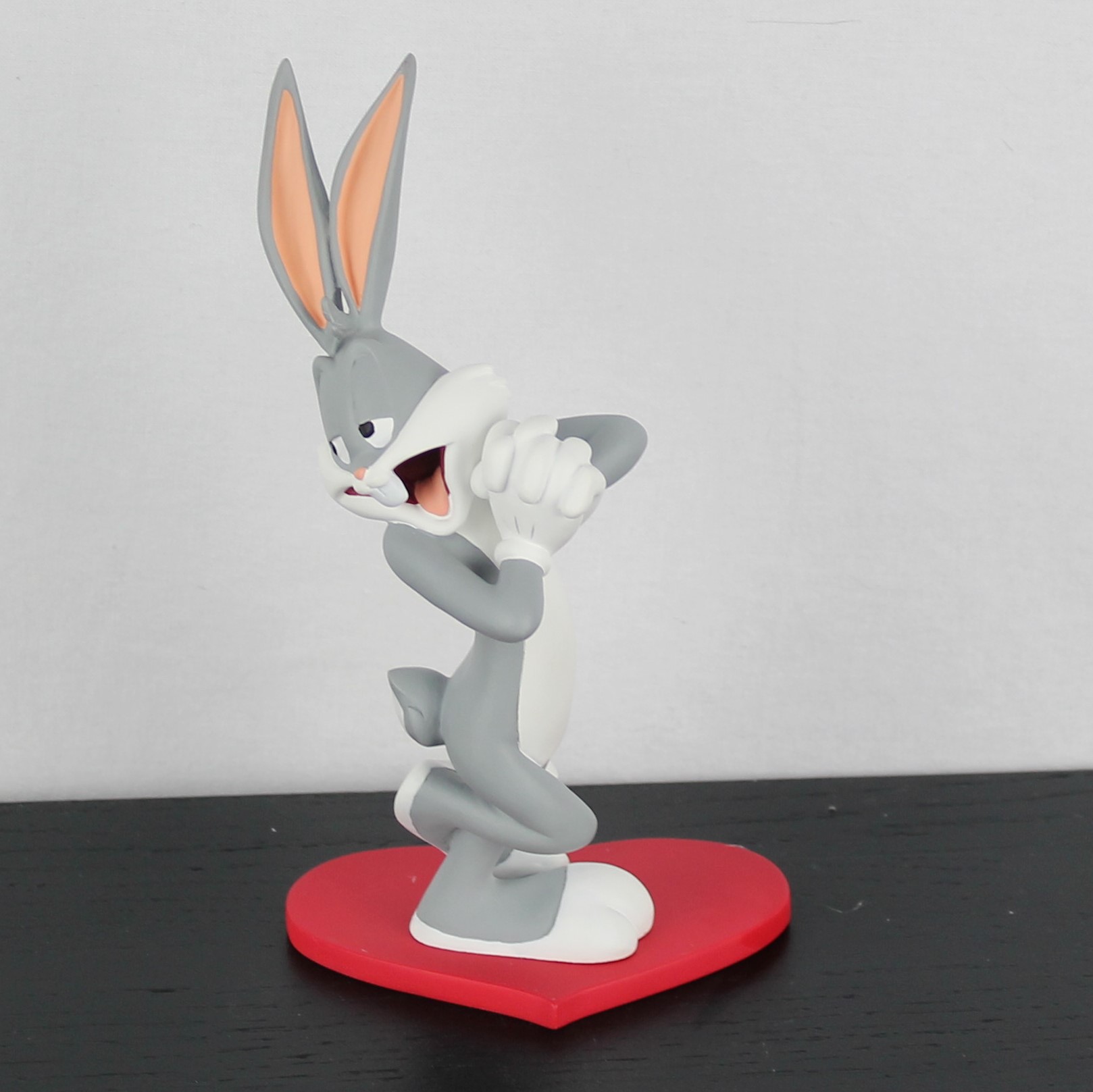 Bugs Bunny swooning statue