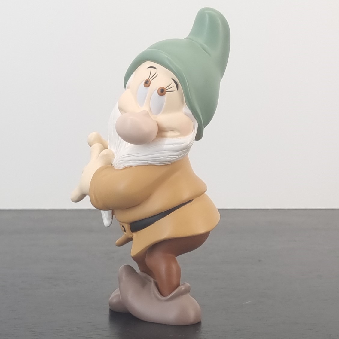 Bashful figurine _left