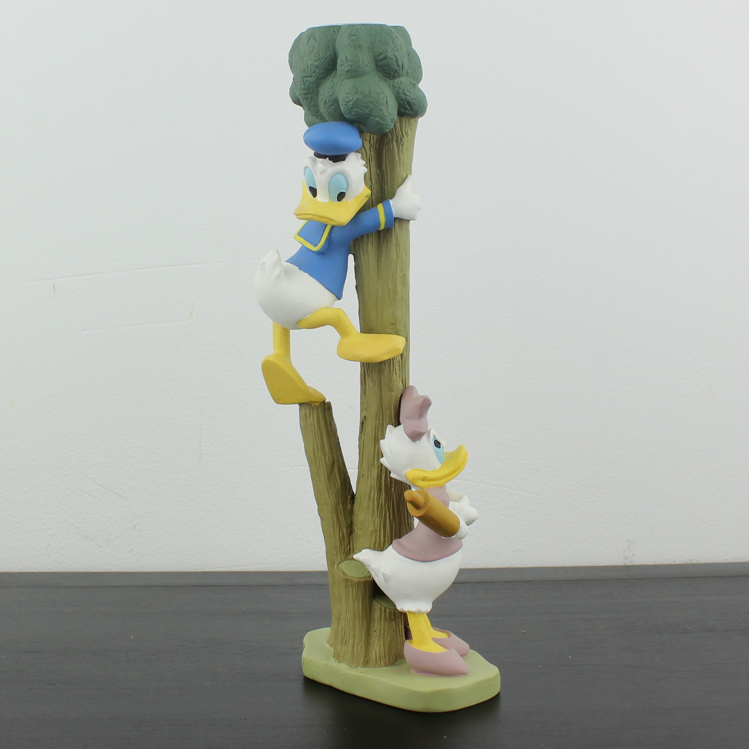 Donald and Daisy Duck candle stand - Lovers quarrel