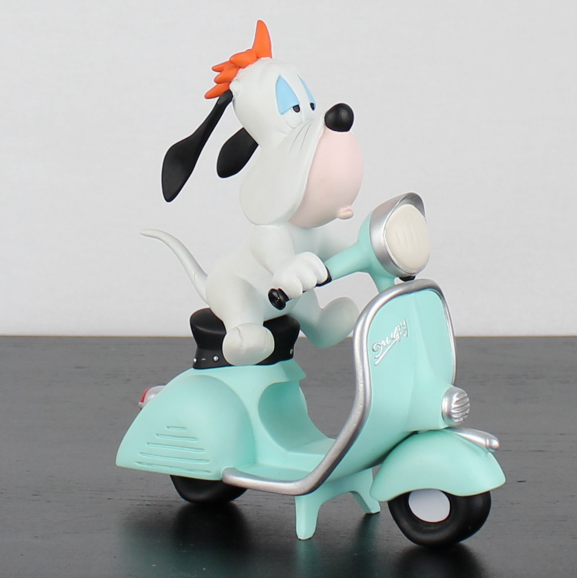 Droopy Vespa figurine