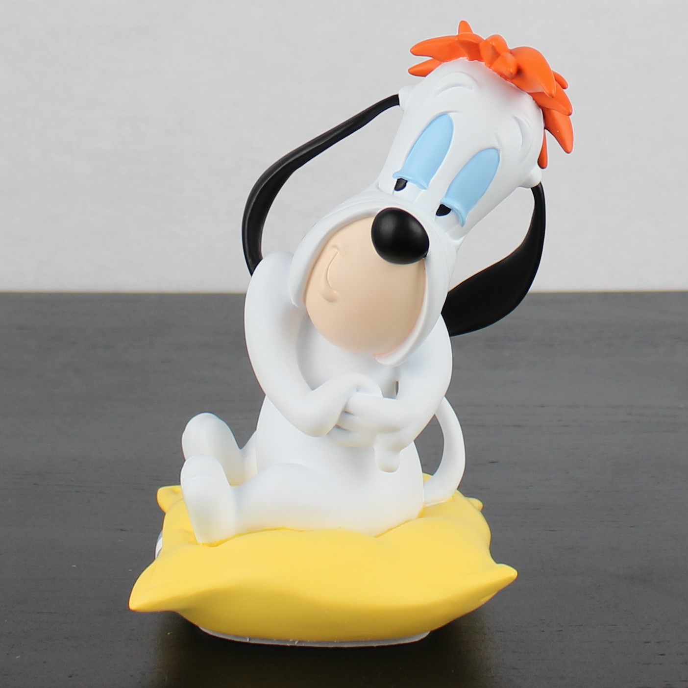 Droopy on a yellow pillow figurine _left