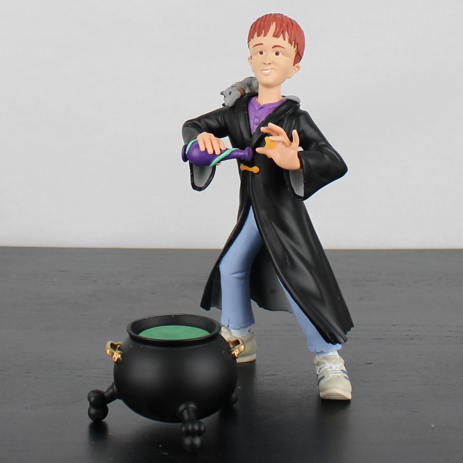 Ron Weasley statue _front view