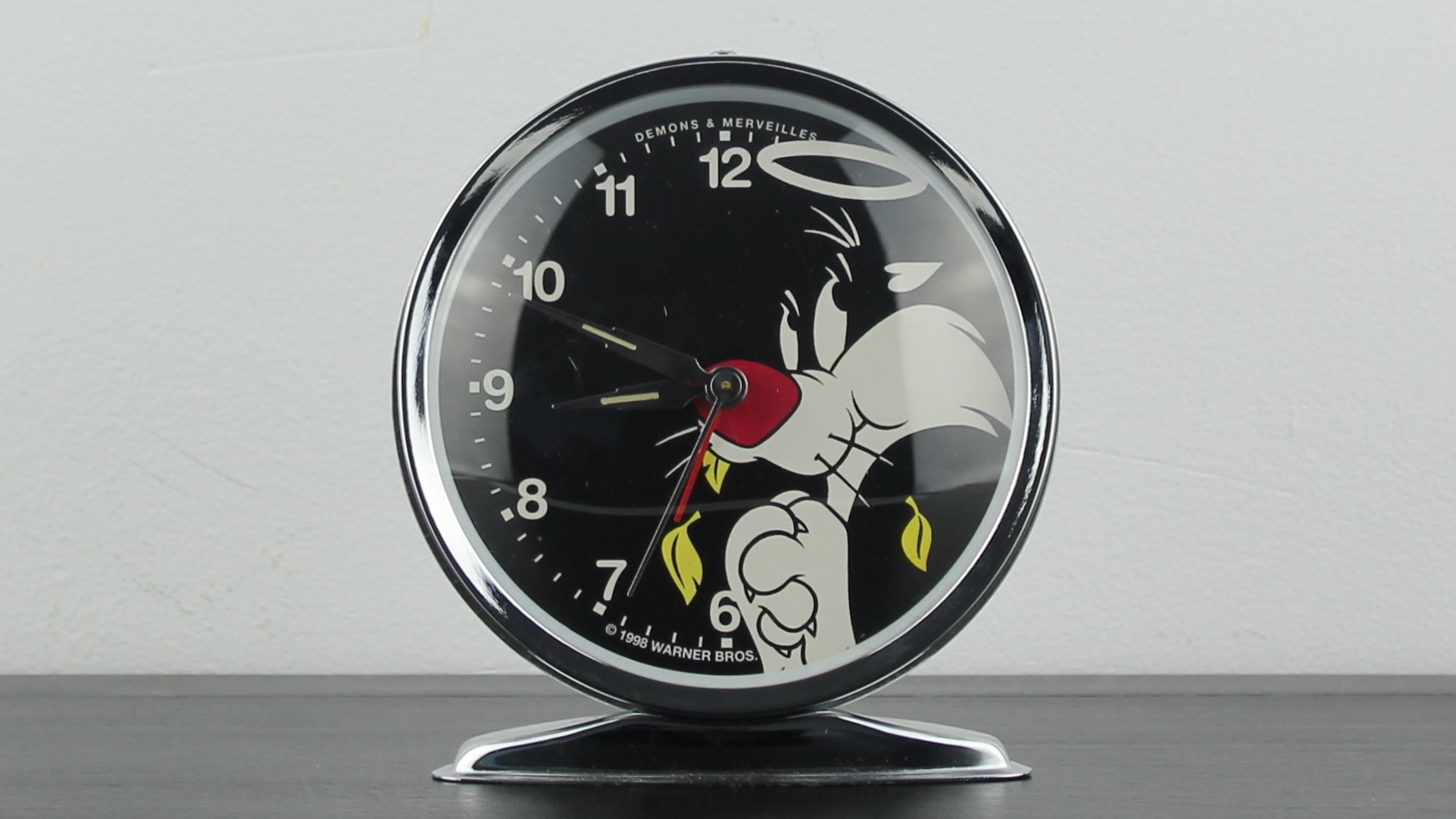 Vintage hotsell collectable looney tunes alarm clock