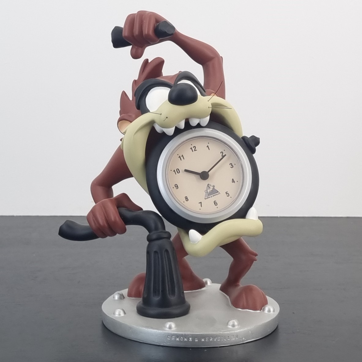 Vintage Tasmanian Devil table clock - Demons & Merveilles