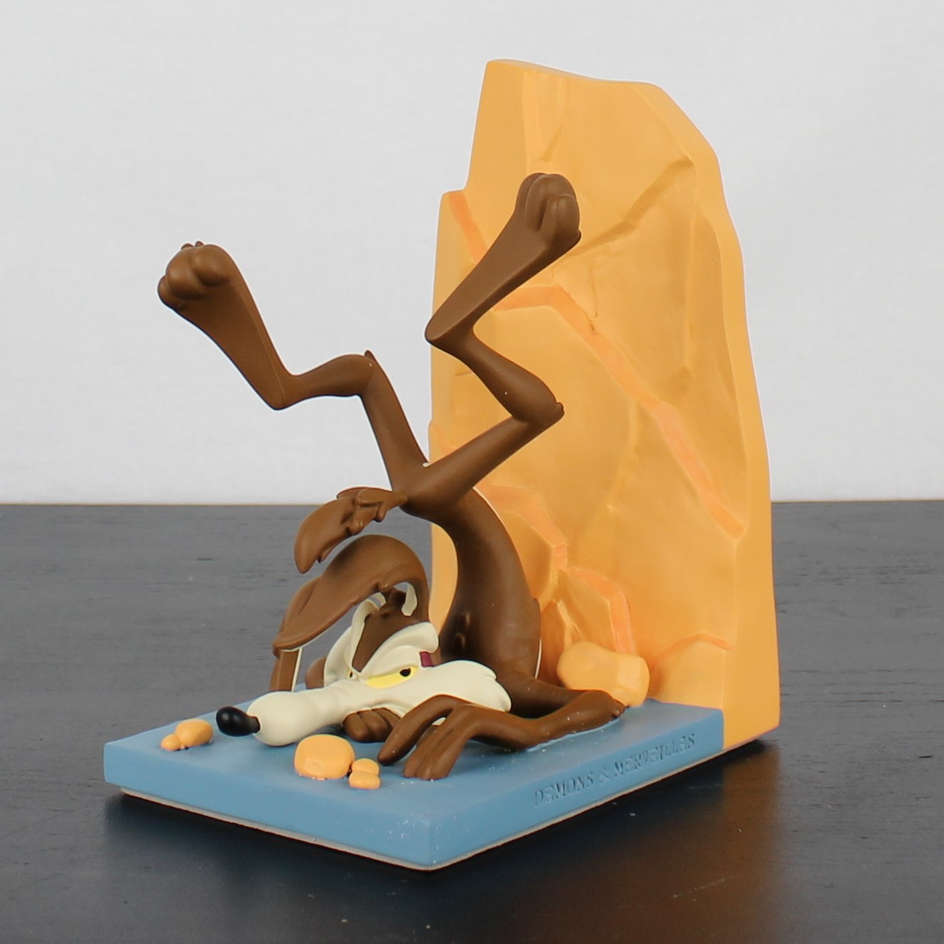 Wile E Coyote bookend _left front