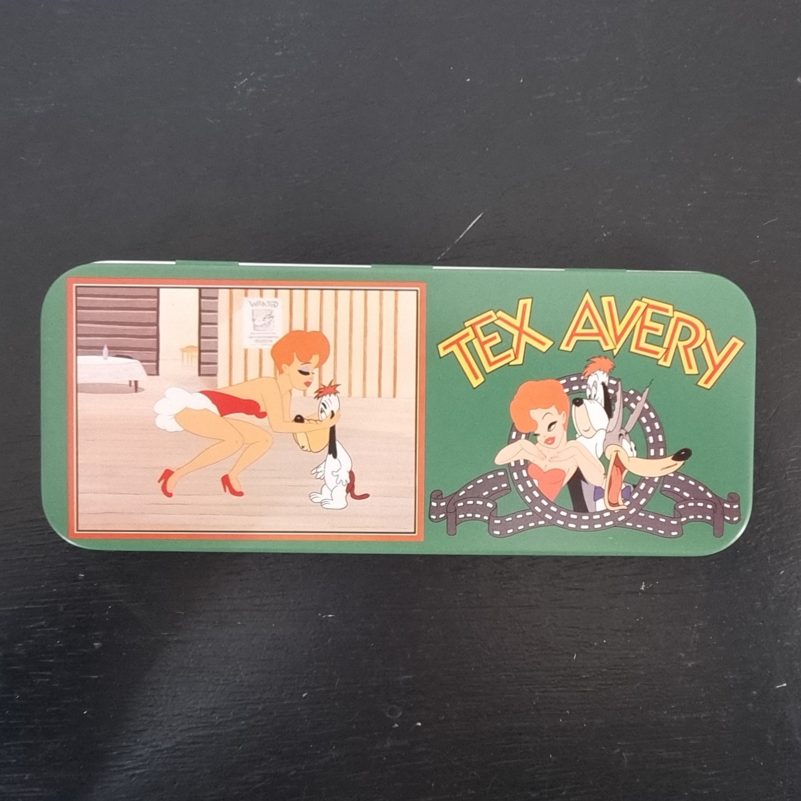 Tex Avery pen tray - Red kissing Droopy