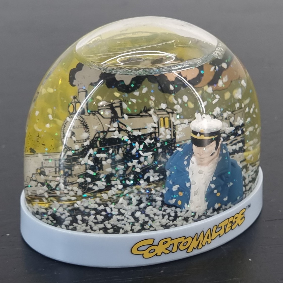 Corto Maltese snowglobe - Demons et Merveilles