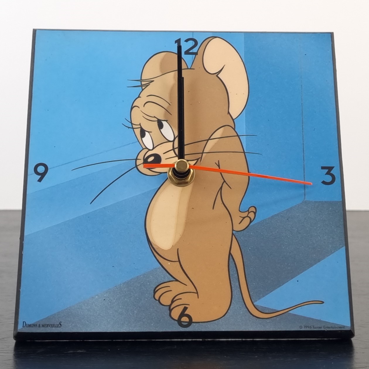 Jerry Mouse clock - Shy Jerry Mouse