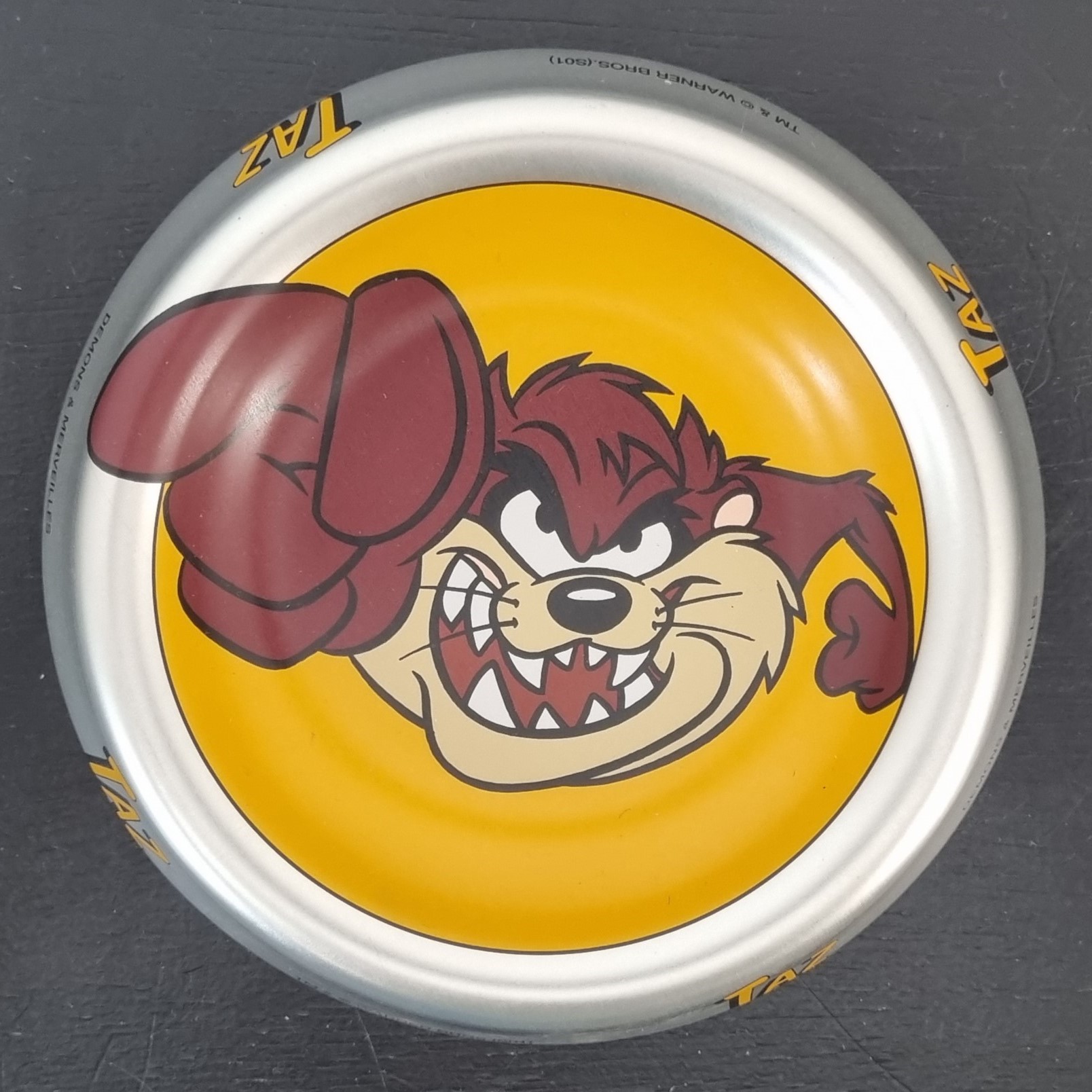 Tasmanian Devil ashtray _pointing