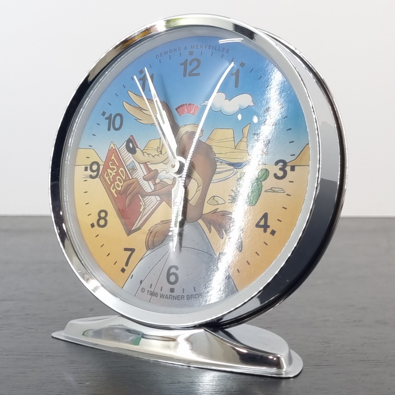 Wile E Coyote alarm clock _left front